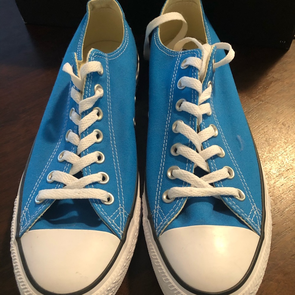 men’s size 10 women’s size 12 blue converses